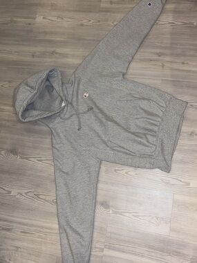 Women’s xs Champion Gray Pullover Hoodie with Small Logo